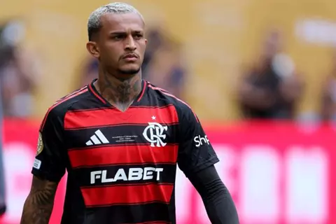 رومانو: روما يتقدم بعرض لضم ظهير فلامنجو